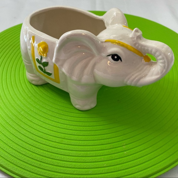 Elephant planter vintage. Made in Japan. Trunk up for good luck! - Picture 6 of 6